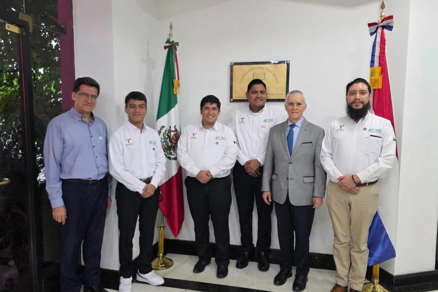 Equipo SEONIA en visita institucional con el Embajador de México en Paraguay